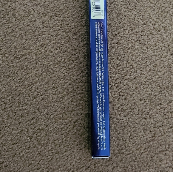 3-in-1 brow pencil, powder and brush. - Picture 2 of 3